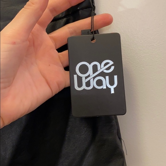 Black asymmetrical skirt with hook detail - Picture 6 of 6